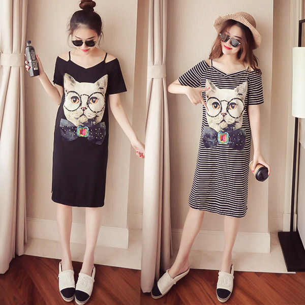 Ежедневна дамска рокля с интересна  цветна апликация в черен цвят 