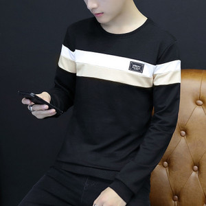 Pulover bărbătesc cu decolteu în V în mai multe modele