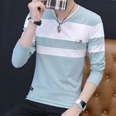 Pulover bărbătesc cu decolteu în V în mai multe modele