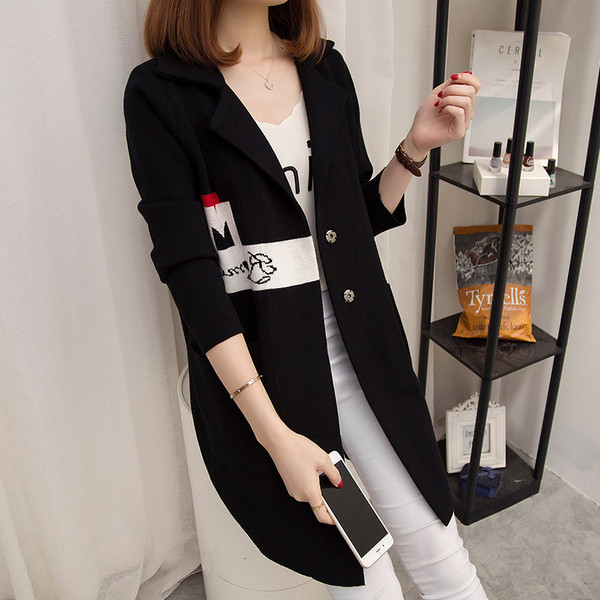 Palton lung de damă cu inscripție și imprimeu