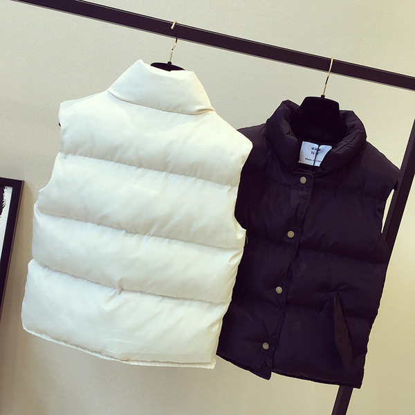 Γυναικείο χειμωνιάτικο γιλέκο σε μαύρο και άσπρο χρώμα