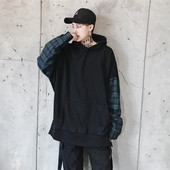 Hanorac barbatesc model larg cu maneci in carouri si inscription in doua culori