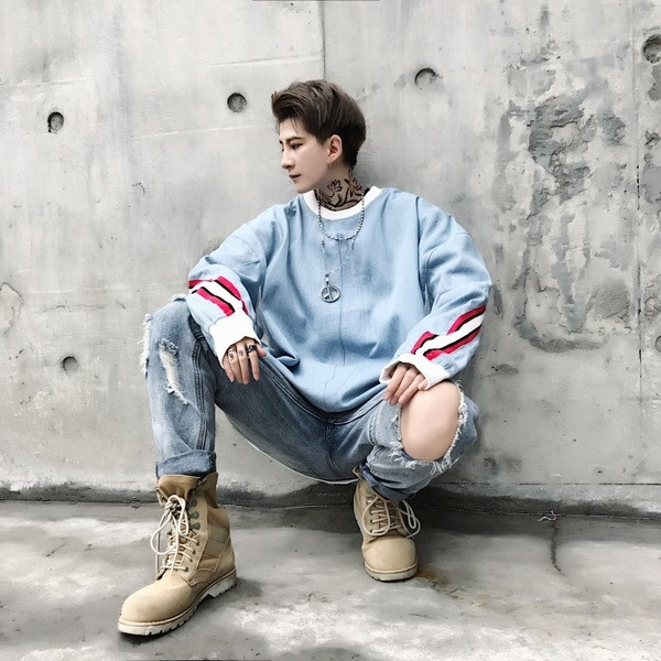 Hanorac barbatesc cu margine in culoare deschisa - model larg