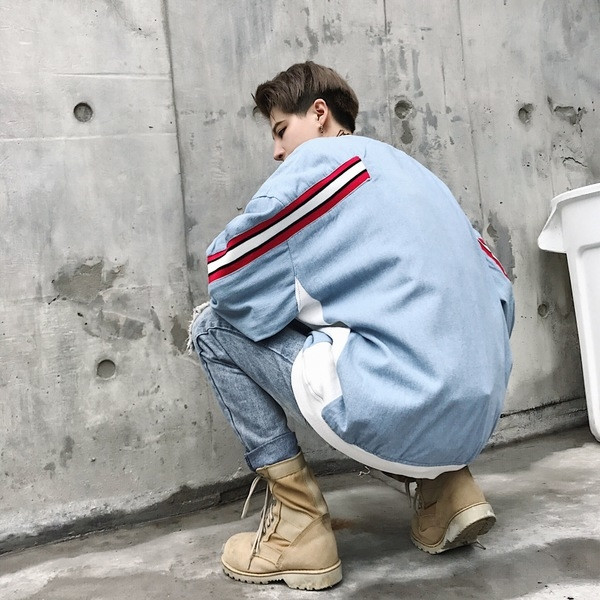 Hanorac barbatesc cu margine in culoare deschisa - model larg