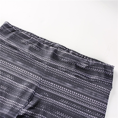 Трицветен дамски спортен клин 