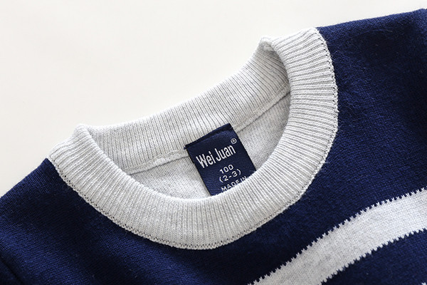 Детски пуловер за момче с бродерия в няколко модела