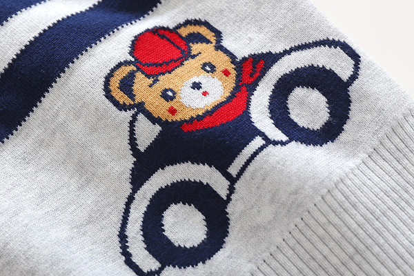 Детски пуловер за момче с бродерия в няколко модела