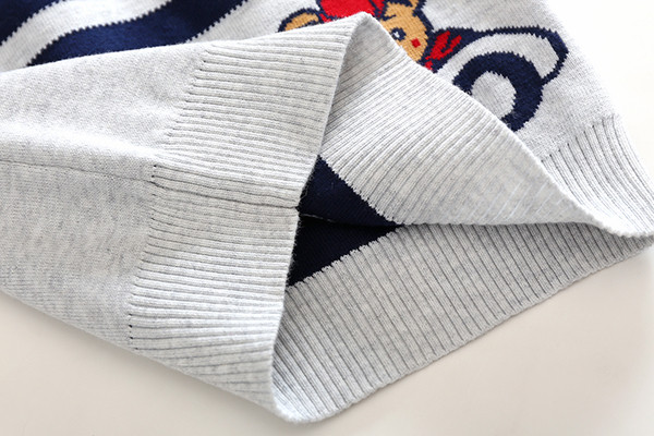 Детски пуловер за момче с бродерия в няколко модела