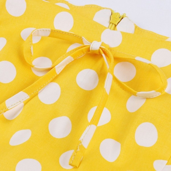 Модерна дамска рокля разкроен с тънки презрамки в жълт цвят 