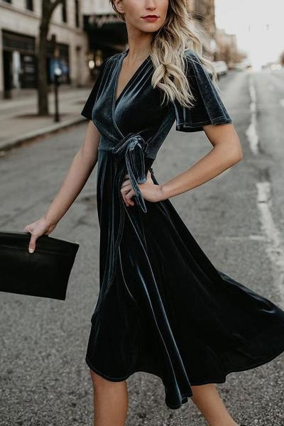 Ефирна дамска рокля от плюш  с V-образно деколте в два цвята 