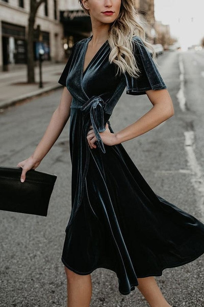 Ефирна дамска рокля от плюш  с V-образно деколте в два цвята