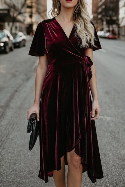 Ефирна дамска рокля от плюш  с V-образно деколте в два цвята