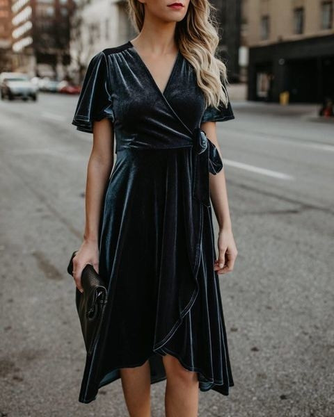 Ефирна дамска рокля от плюш  с V-образно деколте в два цвята 