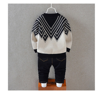 Pulover elegant pentru copii pentru un baiat in alb cu elemente negre