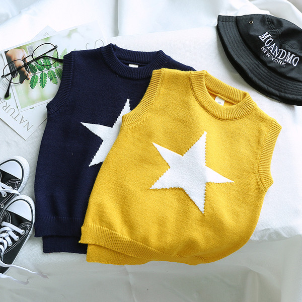 Детски пуловер без ръкави в син и жълт цвят с бродерия