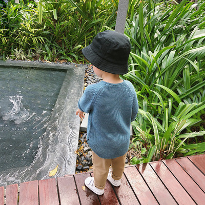 Изчистен модел детски пуловер за момче в три цвята