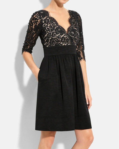 Стилна дамска рокля с V-образно деколте  и елемент дантела в черен цвят