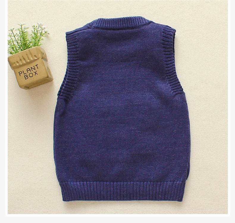 Детски пуловер за момче без ръкави с бродерия в три цвята