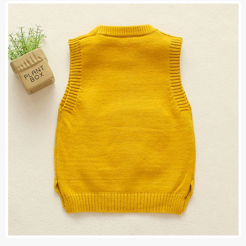 Детски пуловер за момче без ръкави с бродерия в три цвята