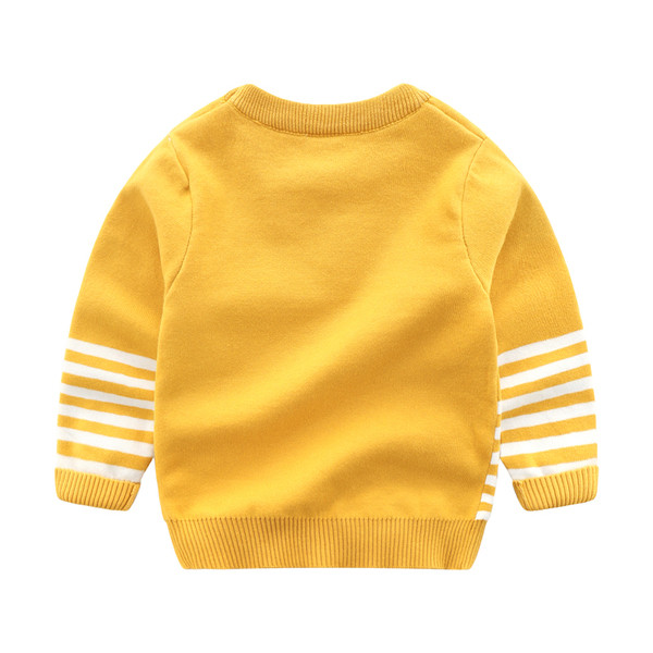 Ежедневен детски пуловер за момче с бродерия в три цвята