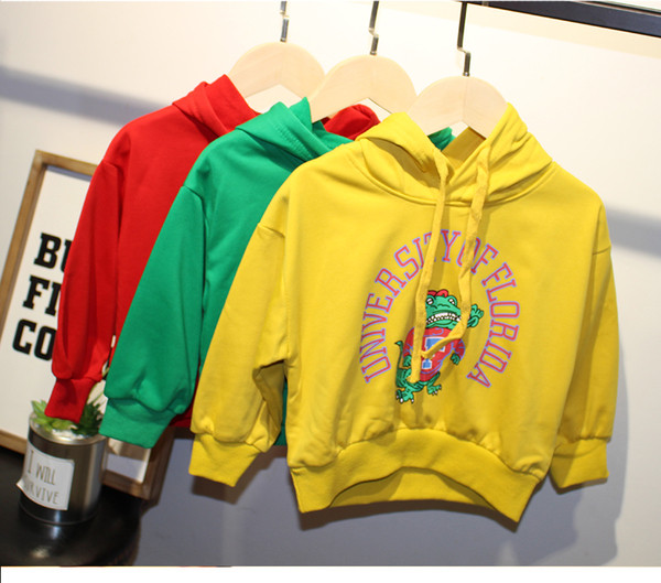 Детски суичър с качулка и апликация в три цвята