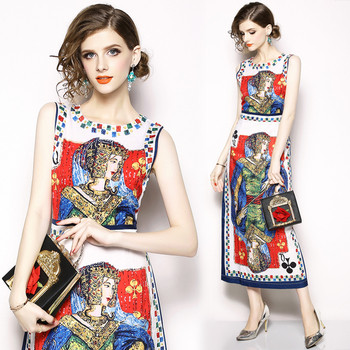 Модерна дамска рокля с О-образно деколте и интересна цветна апликация