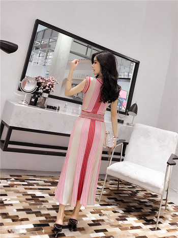 Стилна дамска  цветна рокля с V-образно деколте