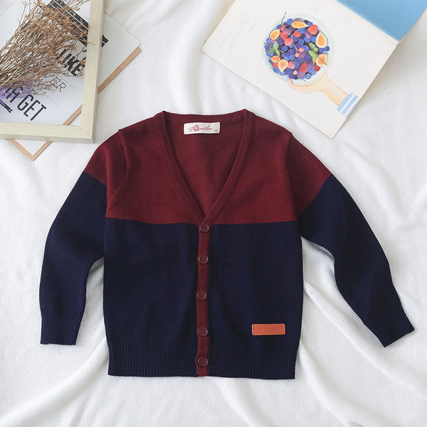 Стилна детска жилетка с V-образна яка в три цвята