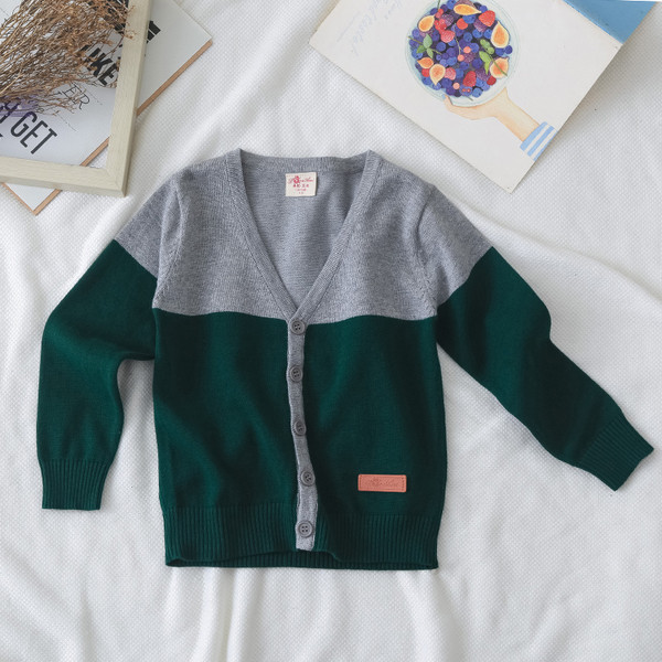 Стилна детска жилетка с V-образна яка в три цвята