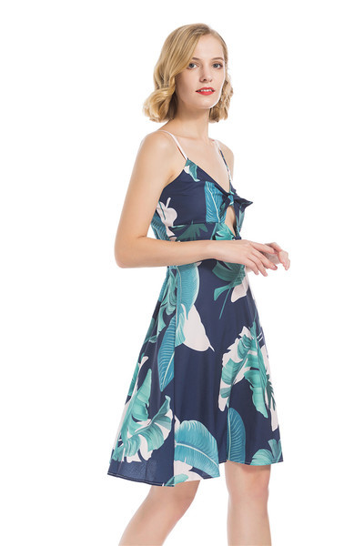 Модерна дамска рокля с  V-образно деколте и флорални мотиви 