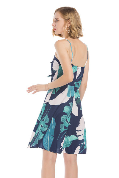 Модерна дамска рокля с  V-образно деколте и флорални мотиви 