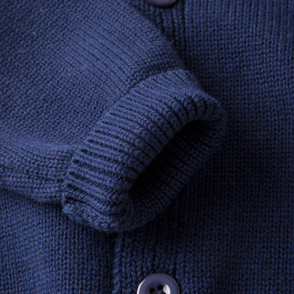 Детска ежедневна жилетка с V-образна яка и бродерия в няколко цвята