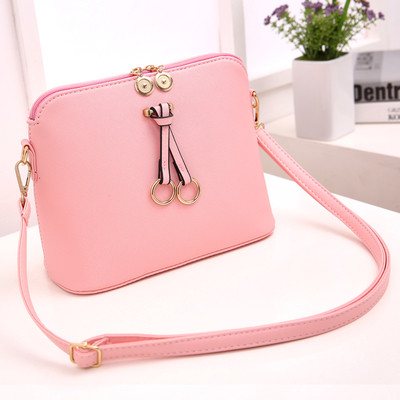 Малка чанта за рамо с метална декорация в различни цветове