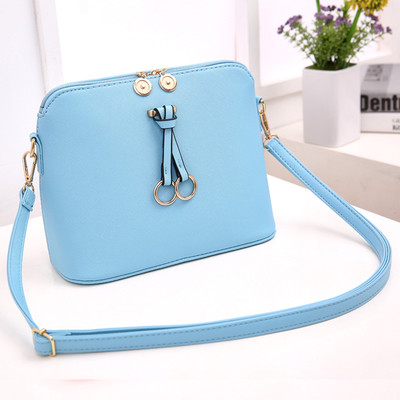 Малка чанта за рамо с метална декорация в различни цветове