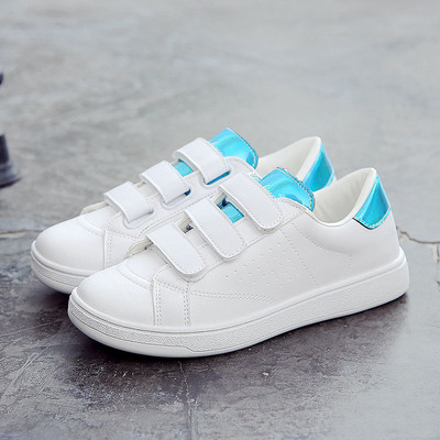 Модерни дамски маратонки в бял цвят