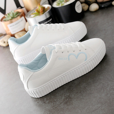 Дамски маратонки с висока подметка в бял цвят