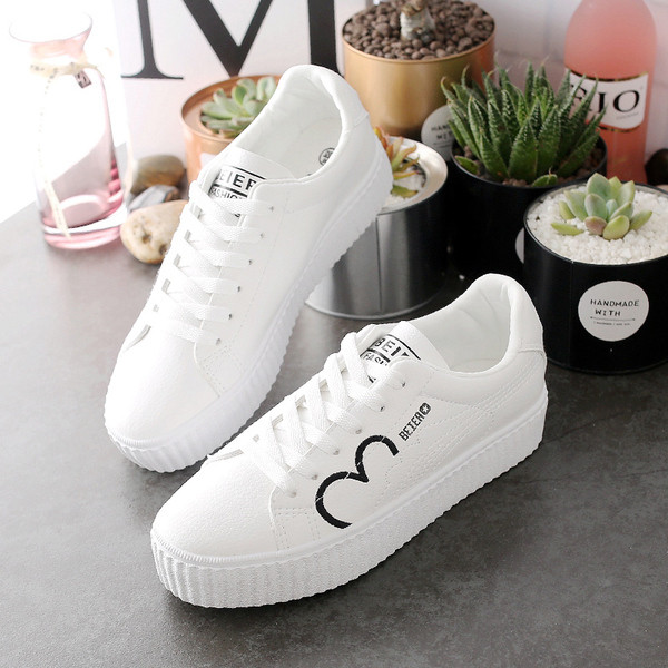 Дамски маратонки с висока подметка в бял цвят