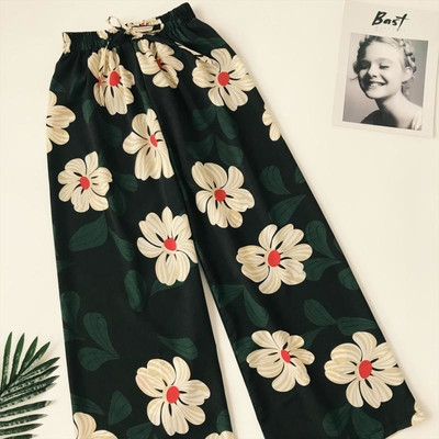 Дамски панталон с флорални мотиви в три цвята