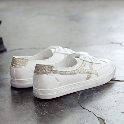 Дамски спортно елегантни обувки в бял цвят