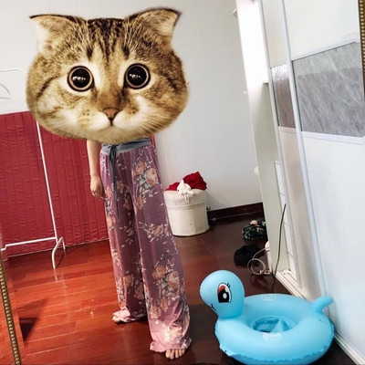 Дамски панталон с еластична талия и флорални мотиви в три цвята