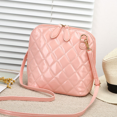 Дамска лачена чанта с дълга дръжка и цип в няколк цвята