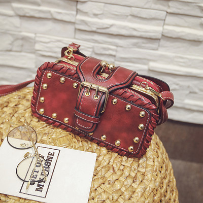 Малка дамска чанта от еко кожа с метална декорация - няколко цвята