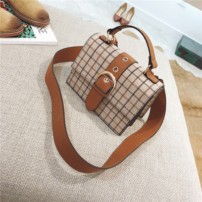 Модерна дамска карирана чанта с дълги дръжки