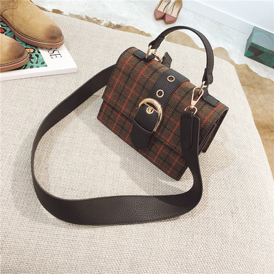 Модерна дамска карирана чанта с дълги дръжки