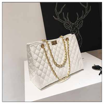 Дамска голяма чанта с двойна верижка в черен и бял цвят