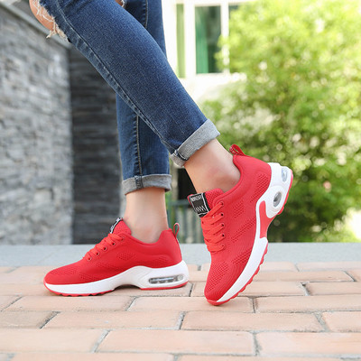 Дамски спортни маратонки в различни цветове