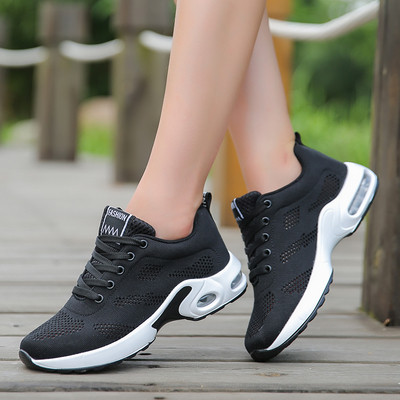 Дамски спортни маратонки в различни цветове