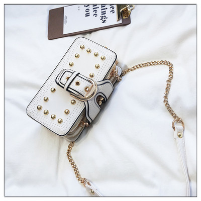 Малка дамска чанта тип портмоне с дълга верижка - няколко цвята