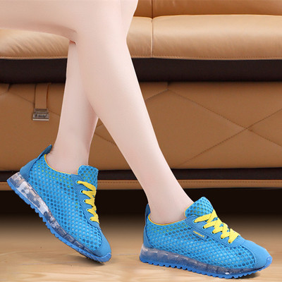 Дамски спортни маратонки в различни модели и цветове