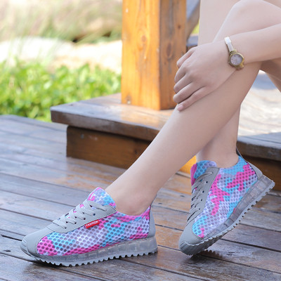 Дамски спортни маратонки в различни модели и цветове